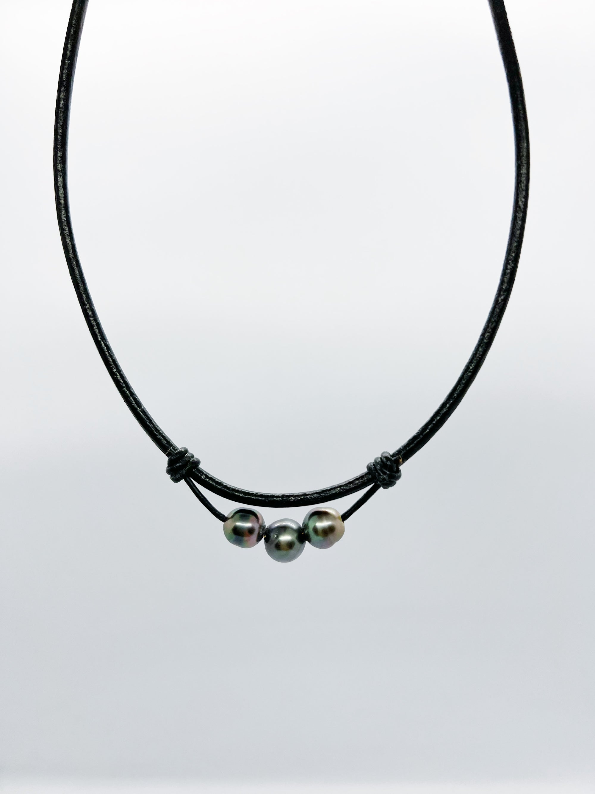 Collier cuir noir avec 3 Perles